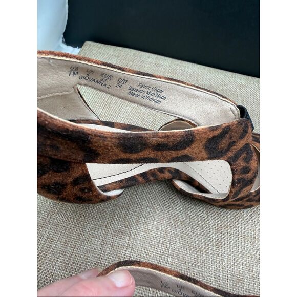 Life Stride "Giovanna 2" Leopard Animal Print Ankle Strap Heels Size 7 - Picture 9 of 9